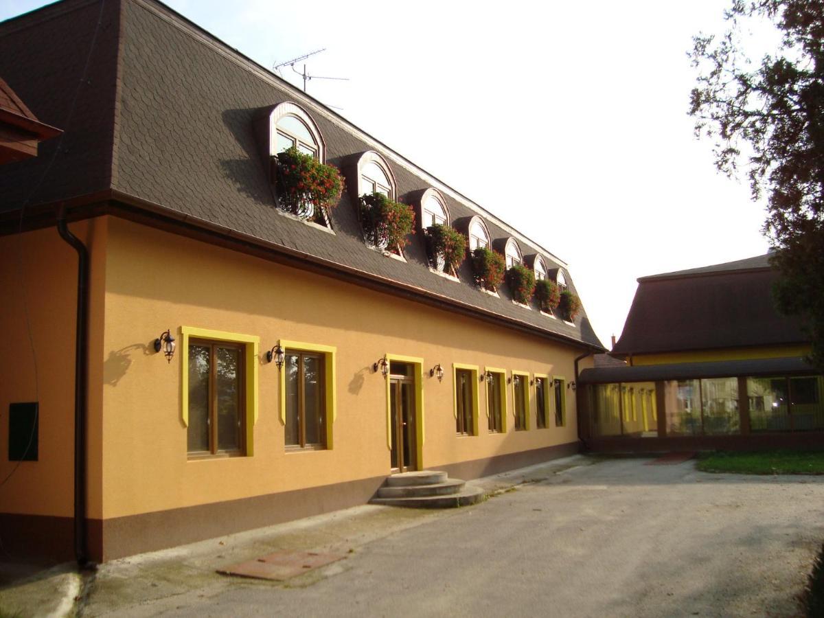 Hotel David Velke Bosany Dış mekan fotoğraf